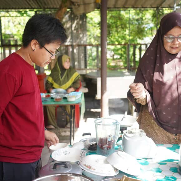 JOE06733 Chef Aom Sujira Pongmorn on culinary research trip — KHAAN Bangkok sourcing local Thai ingredients